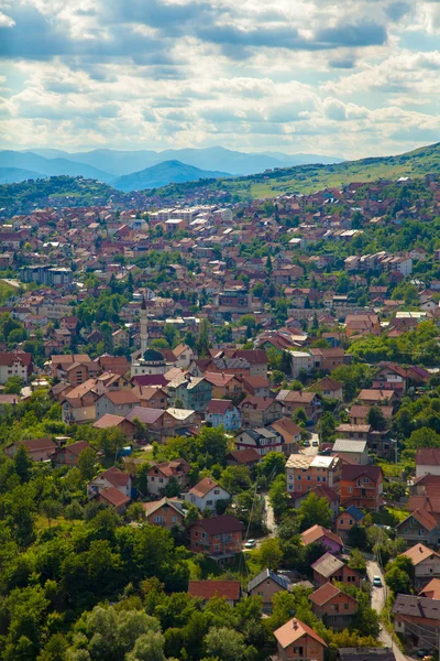 Гірський пейзаж з будинками — стокове фото