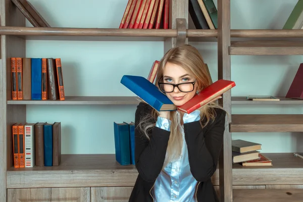 Meisje student met boeken — Stockfoto