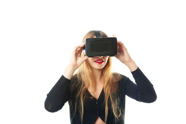 Frau im Virtual-Reality-Helm — Stockfoto