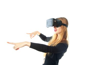 sanal gerçeklik kask içinde kız