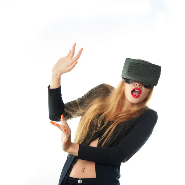 Mädchen mit Virtual-Reality-Brille — Stockfoto