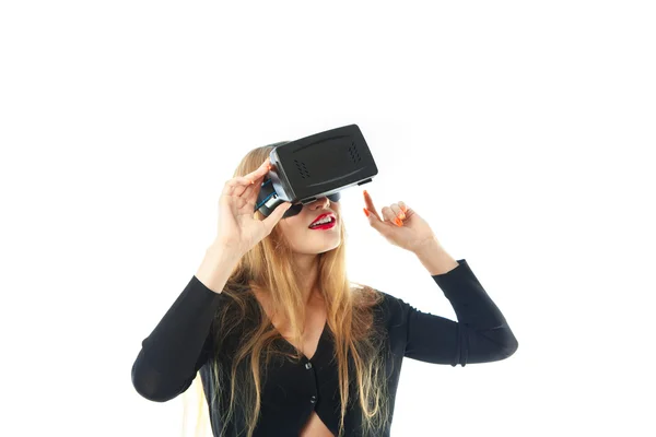 Frau im Virtual-Reality-Helm — Stockfoto