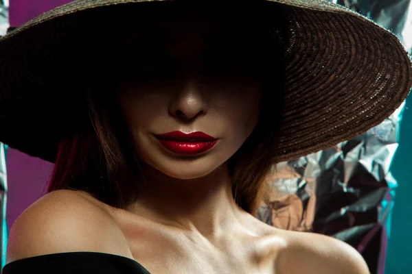 Fashion model in hat with wide brim — Stock Photo, Image