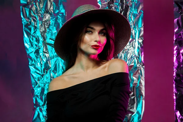 Glamour woman in hat with wide brim — Stock Photo, Image