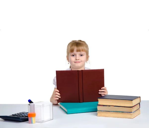 Fröhliches Schulmädchen mit Buch in der Hand — Stockfoto