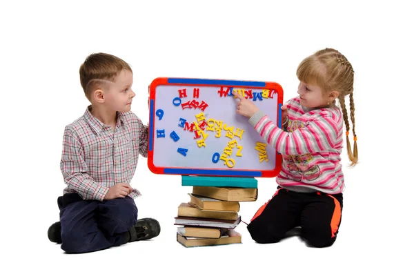 Chlapec a dívka učit abecedu — Stock fotografie