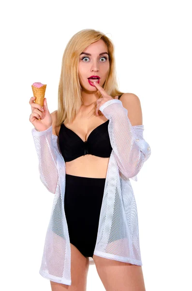 Meglepett, szőke nő fagylalttal — Stock Fotó