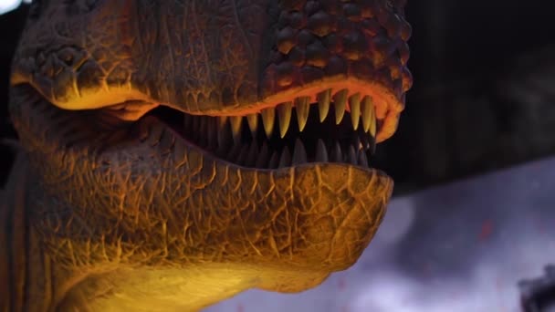 Primo Piano Del Dinosauro Tirannosauro Gigante Con Denti Affilati — Video Stock