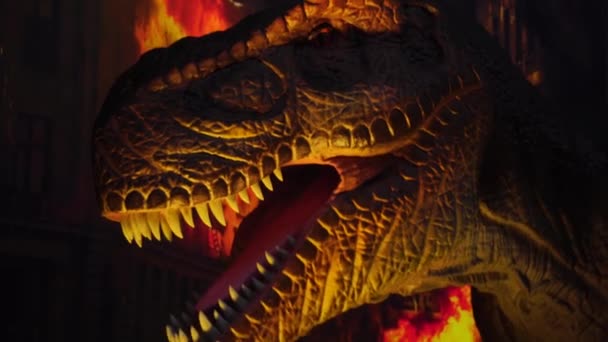 Großaufnahme Eines Riesigen Tyrannosaurus Dinosaurus Mit Scharfen Zähnen — Stockvideo