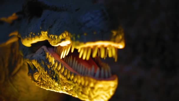 Lähikuva Jättiläinen Ärsyttäjä Dinosaurus Terävät Hampaat — kuvapankkivideo