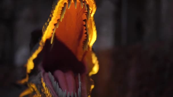 Крупним Планом Гігантський Стимулятор Динозавр Гострими Зубами Відкриває Щелепу — стокове відео