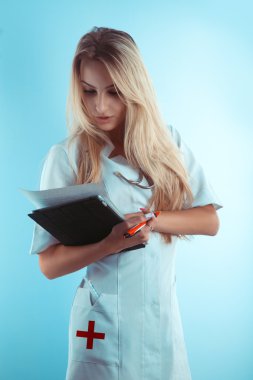 Genç hemşire sorunu bir sağlık raporu