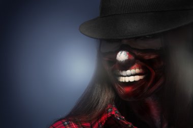 Cadılar Bayramı gecesi awa seyir için korkutucu yüz sanatla har kadında