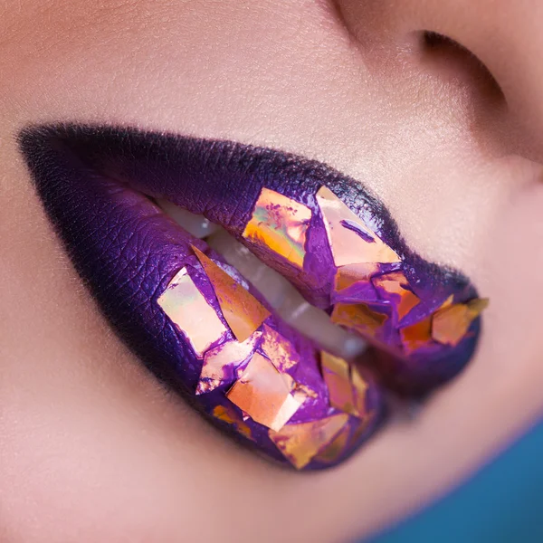Vierkante foto van vrouw lippen met creatieve make up. macro — Stockfoto