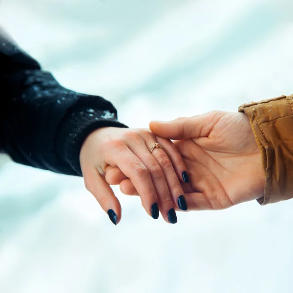Man and woman engaged to be married, and hold each other's hands — Stock Photo, Image