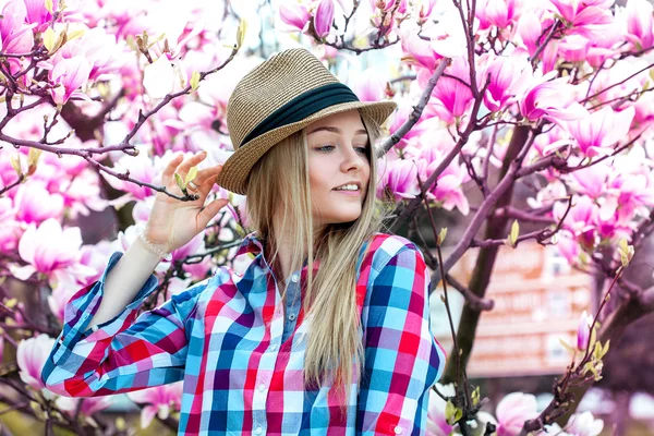 Blonde girl enjoy life with flowers from behind — Stock Photo, Image