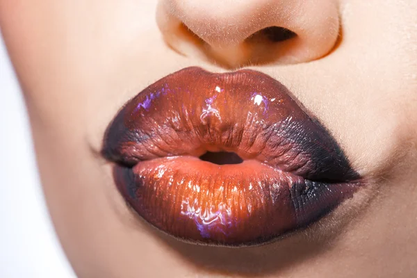 Cuadro macro de labios de mujer con lápiz labial — Foto de Stock