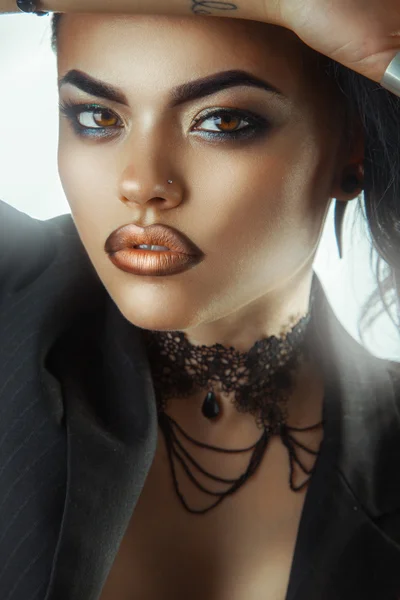 Voluptuous young sexy girl with big lips and nice make up — Stockfoto