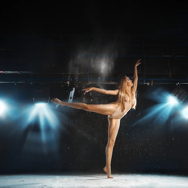 Attractive blonde ballerina posing on stage in theater — 图库照片