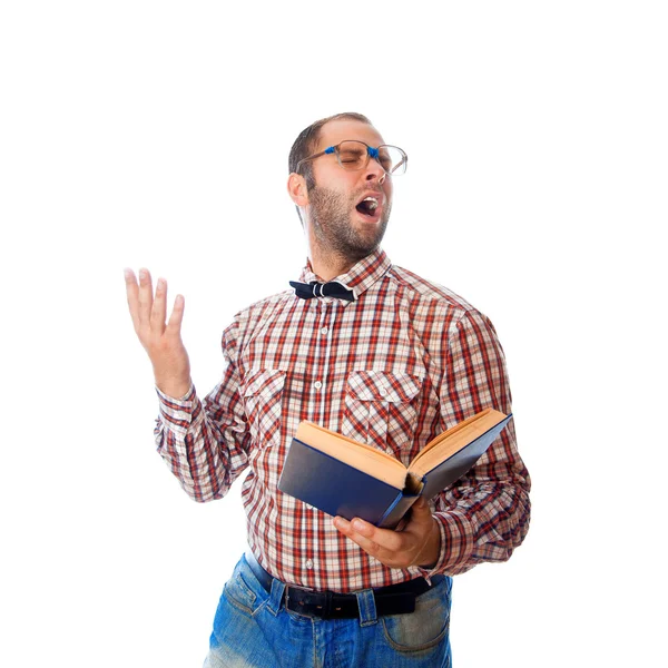 Quadratisches Foto eines Nerds mit Brille, der Lieder aus dem Buch singt — Stockfoto