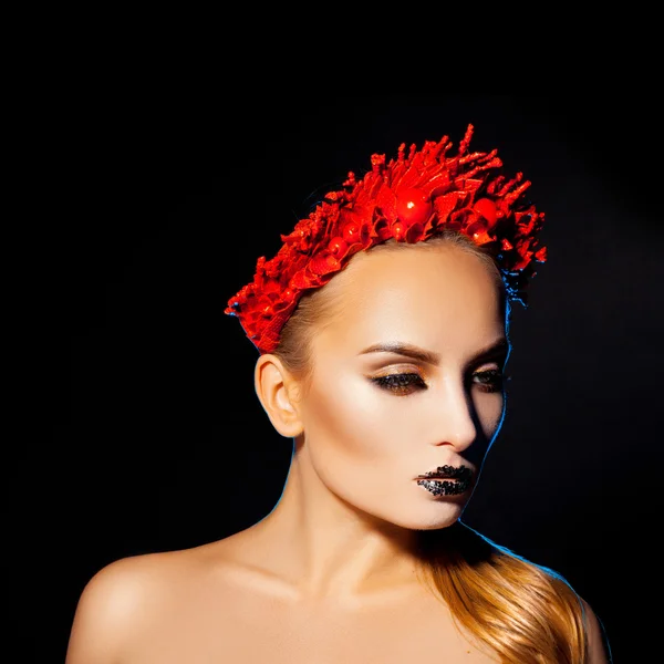 Square picture of beautiful woman with makeup and wreath on blac — ストック写真