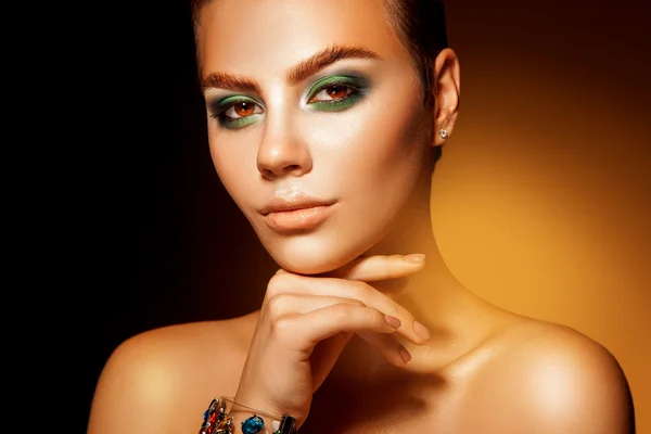 Close up portrait of cutie nice woman with green colors makeup l — Stok fotoğraf