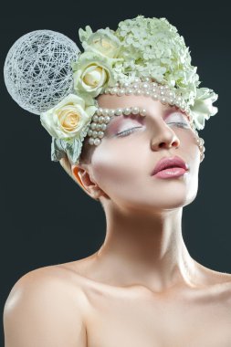 İhale makyaj ve yaratıcı accessori çekici yetişkin kadın