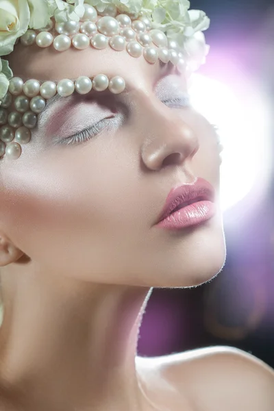 Retrato de glamour de mujer joven con maquillaje tierno — Foto de Stock