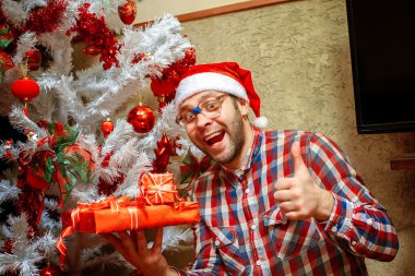 neşeli inek Noel hediyeleri alır