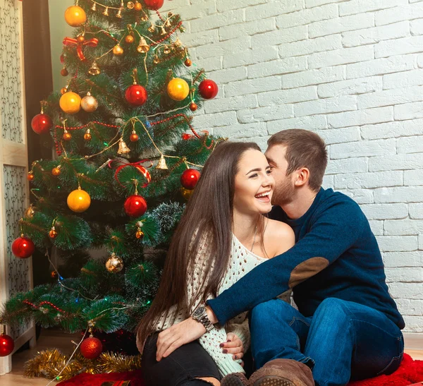 Cheerful couple celebrates Christmas — Stock Fotó