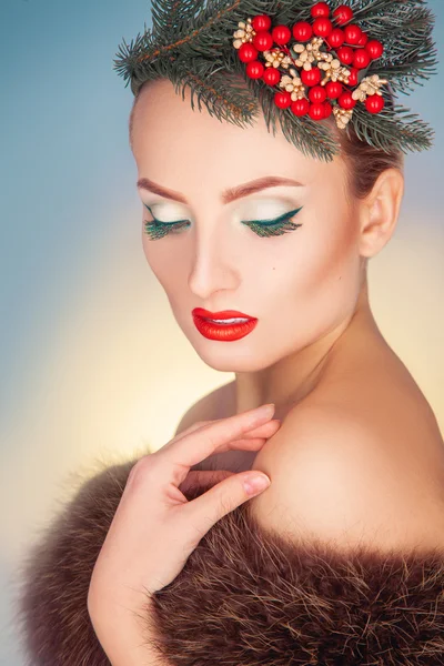 High society woman with wreath on head and healthy skin looking — Stock Photo, Image