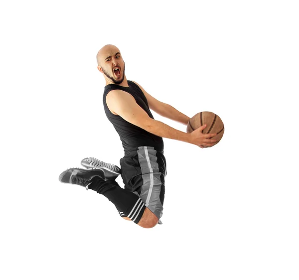 Jogador de basquete faz um slam dunk em um fundo branco — Fotografia de Stock