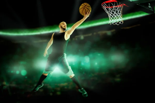 Retrato horizontal de jogador de basquete profissional faz slam — Fotografia de Stock