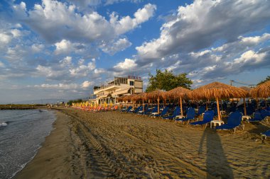 Paralia, Katerini, Yunanistan, 14.08.2025: Paralia, Katerini, Yunanistan 'da deniz üzerinde gün doğumu.