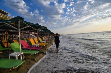 Paralia, Katerini, Yunanistan, 14.08.2025: Paralia, Katerini, Yunanistan 'da deniz üzerinde gün doğumu.