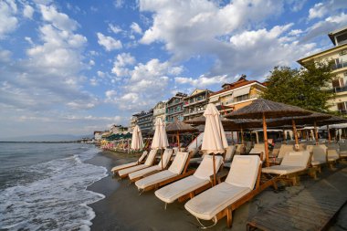 Paralia, Katerini, Yunanistan, 14.08.2025: Paralia, Katerini, Yunanistan 'da deniz üzerinde gün doğumu.