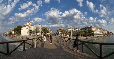 Paralia, Katerini, Yunanistan, 14.08.2025: Paralia, Katerini, Yunanistan 'da deniz üzerinde gün doğumu.