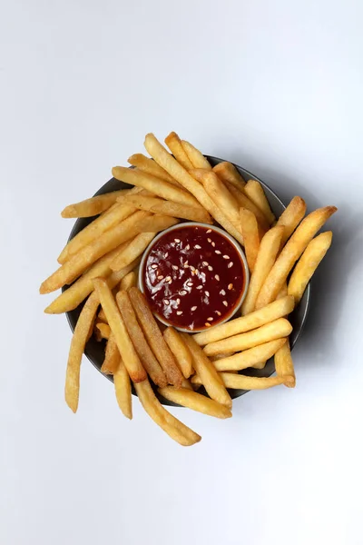 Frites Dans Bol Avec Trempette Sauce Sur Fond Bois — Photo