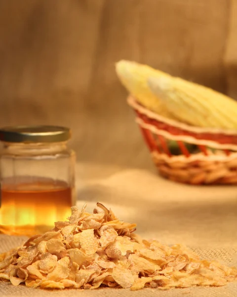 Cornflakes au miel et épis de maïs — Photo