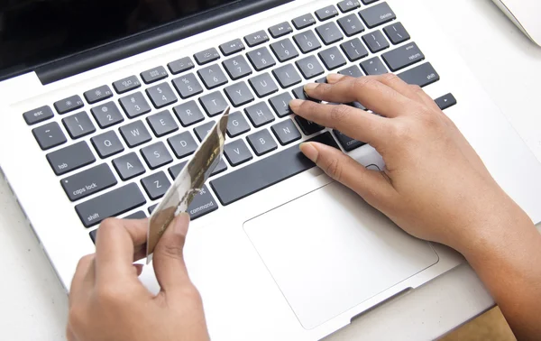 Kredi kartı ile online ödeme yapmak kişi