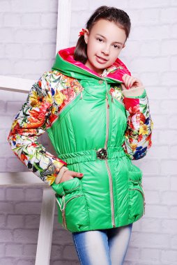 Sonbahar sıcak palto, küçük kız