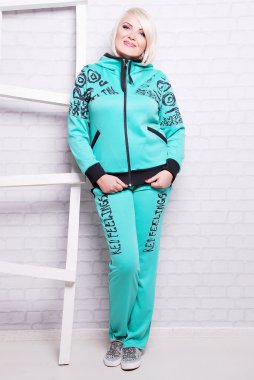 Güzel rahat kıyafetler kadında