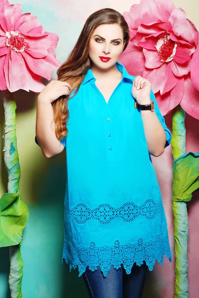 artı boyutu kadın rahat kıyafetler içinde