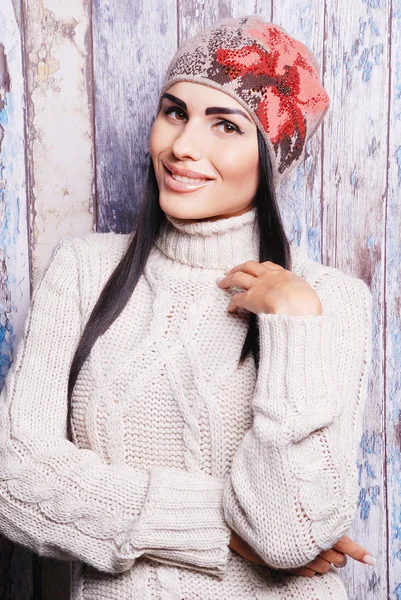 Pretty brunette woman in warm hat — Stock Photo, Image