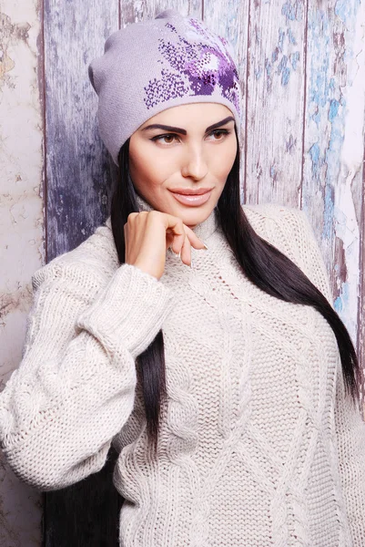 Pretty brunette woman in warm hat — Stock Photo, Image