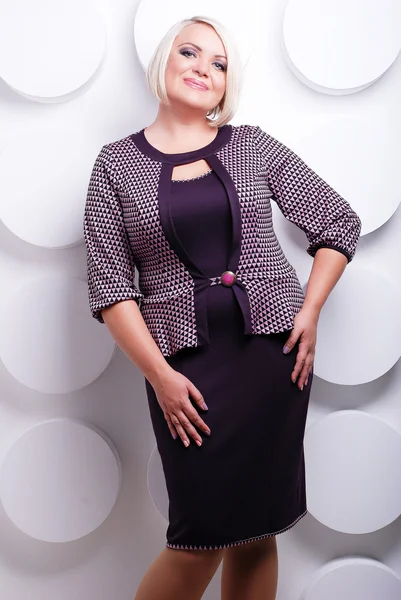 Plus size donna in abiti eleganti — Foto Stock