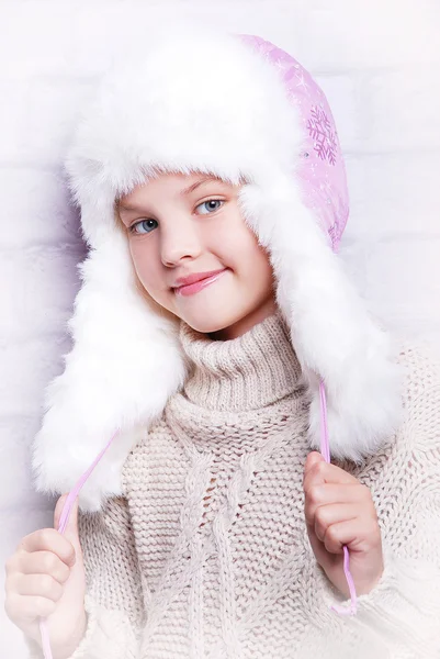 Smiling girl in warm winter hat — Stock Photo, Image