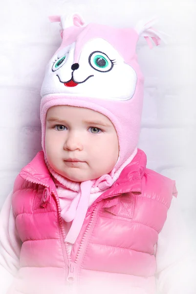 Adorable niña en sombrero caliente —  Fotos de Stock