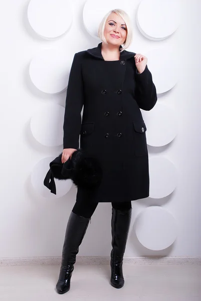 Donna bionda in pelliccia invernale — Foto Stock