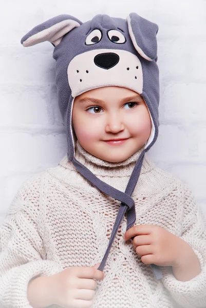 Smiling girl in warm hat — Stock Photo, Image